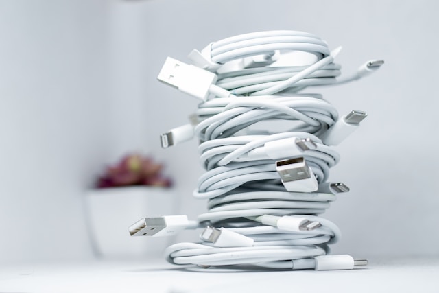數位生活的新美學:磁吸充電客製化手機架如何重塑你的桌面空間?